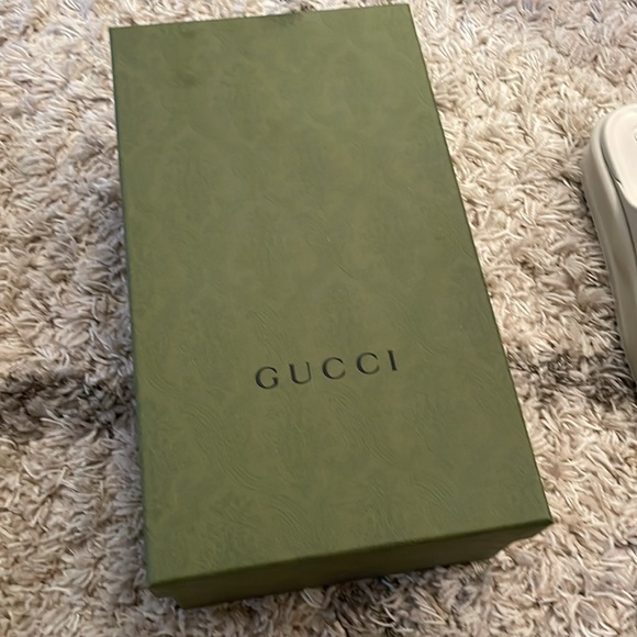 Gucci slide sandal with interlocking G - Picture 9 of 10